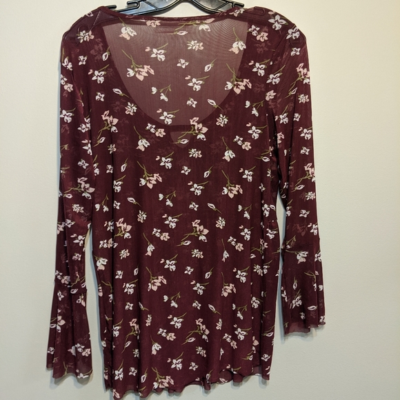 Mesh floral 70s style bell sleeve top - Picture 4 of 5